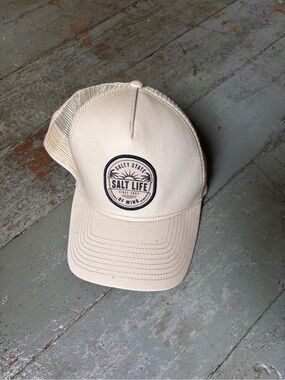Salt Life Men's Mesh-Back Trucker Hat in Beige with Navy Logo